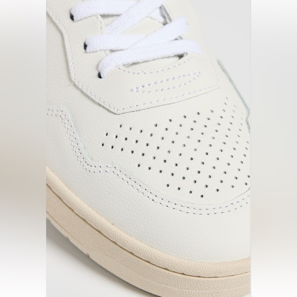 Veja Sneakers - Picture 5 of 15